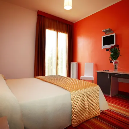 Hi - Lakeview Pool Hotel Sirmione