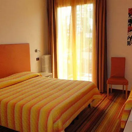Hi - Lakeview Pool Hotel 3*