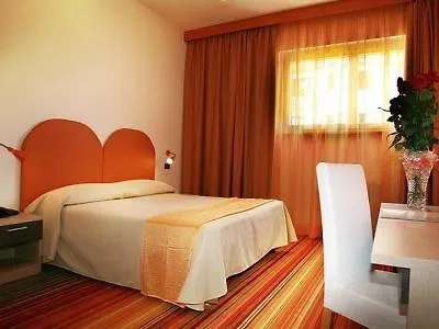 Hi - Lakeview Pool Hotel