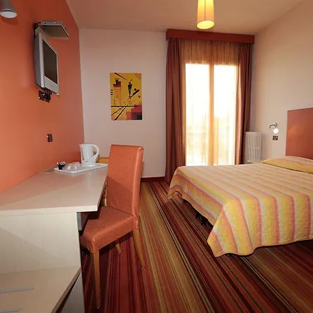 Hi - Lakeview Pool Hotel Sirmione
