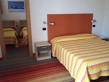 Hi - Lakeview Pool Hotel 3*