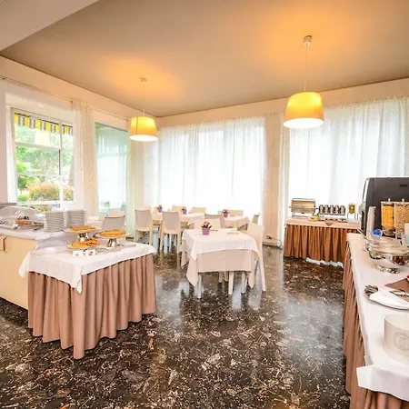 Hi - Lakeview Pool 3* Sirmione