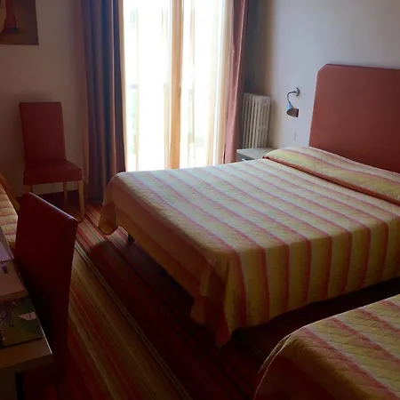 Hi - Lakeview Pool 3* Sirmione