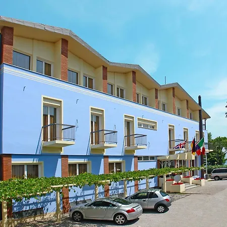 Hotel Hi - Lakeview Pool 3*