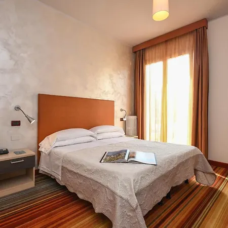 Hi - Lakeview Pool 3* Sirmione