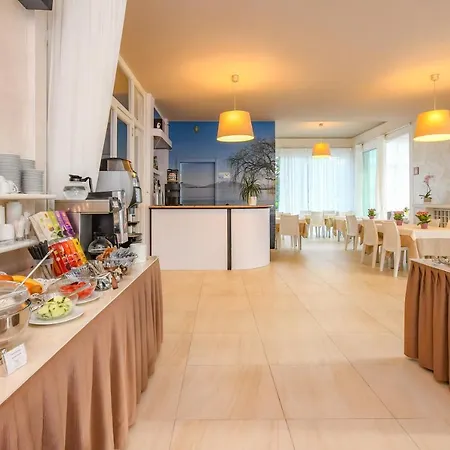 Hi - Lakeview Pool Hotel 3*