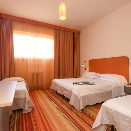 Hotel Hi - Lakeview Pool 3*