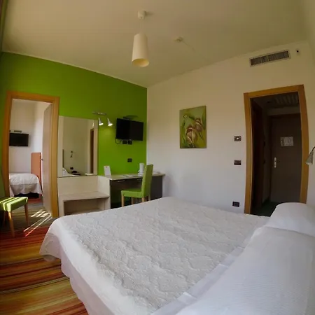 Hi - Lakeview Pool 3* Sirmione