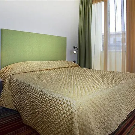 Hi - Lakeview Pool Hotel 3*